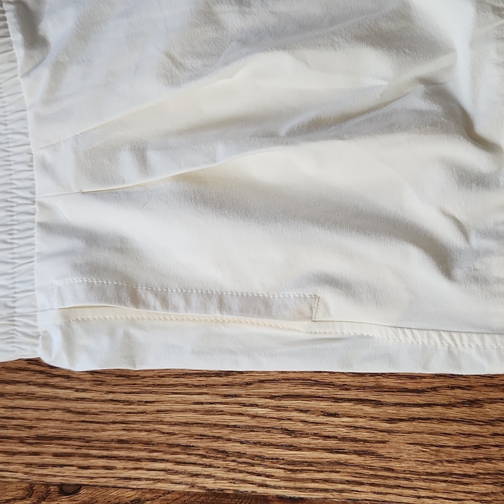 Calia by Carrie Underwood Shorts Size MED Elastic Waist Pockets Cream NWT - Picture 5 of 8